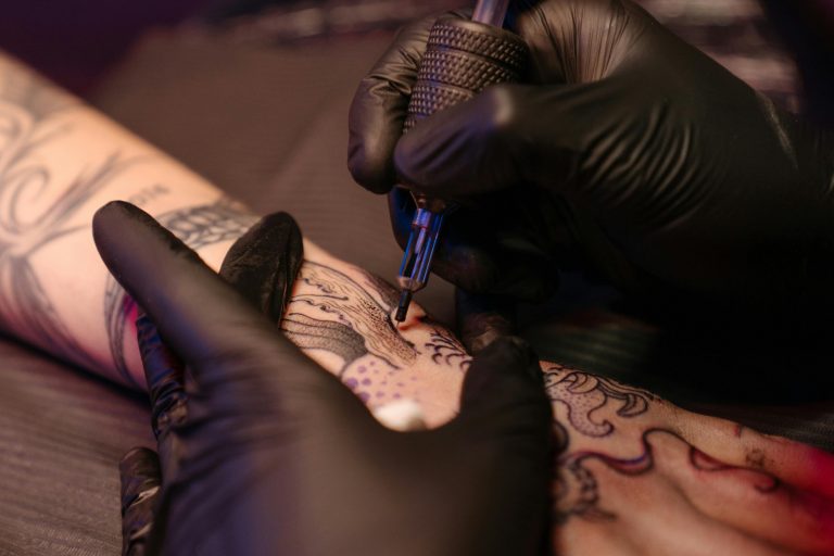 Guía completa para el cuidado de un nuevo tatuaje